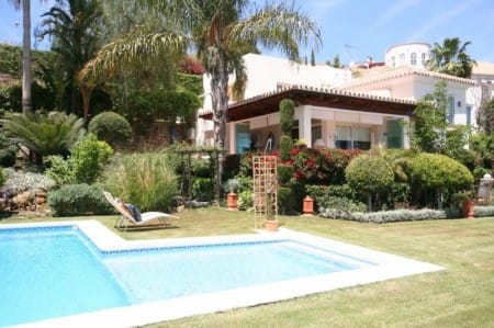 Villa for sale in Benahavis