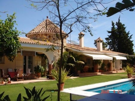 Beach side villa for sale in Estepona, reduced price
