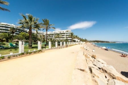 Spacious beachfront apartment, Marbella, Sunny day