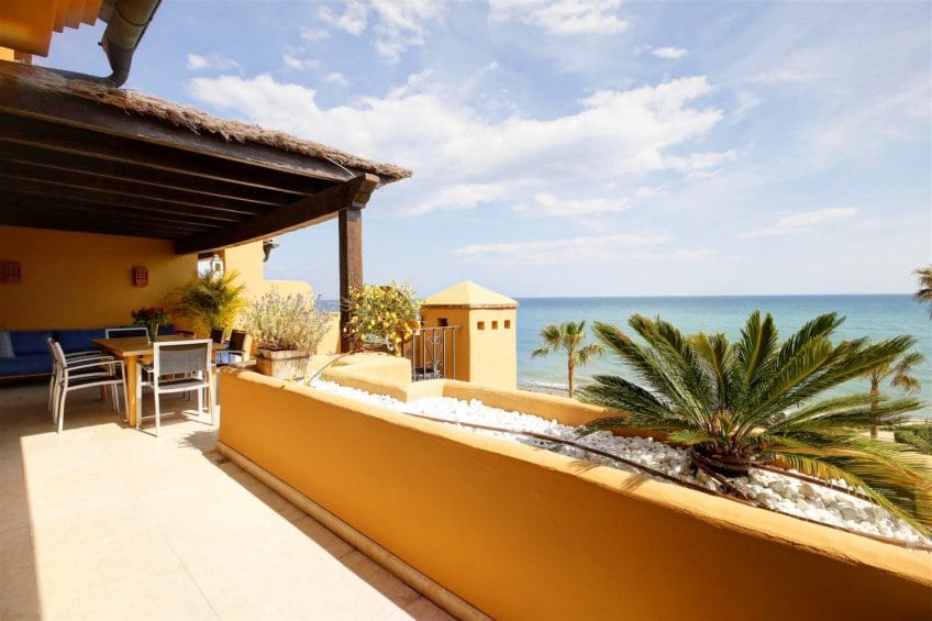 Terrace and sea views in Los Granados del Mar, Estepona