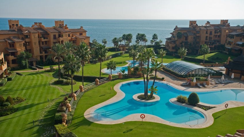 Communal area and pool in Los Granados del Mar, Estepona