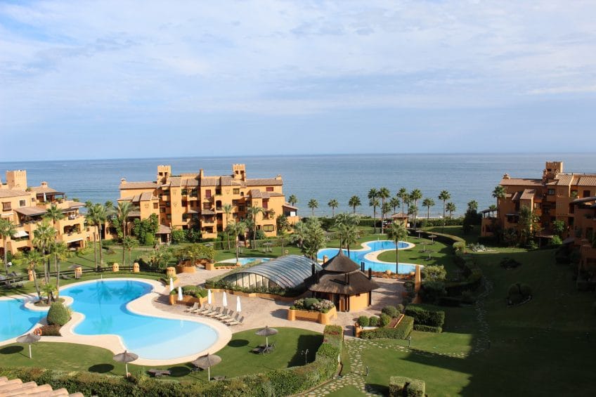 Swimming pool in Los Granados del Mar, Estepona