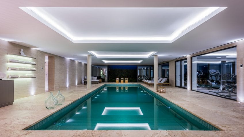 indoor swimming pool in Villa Camoján