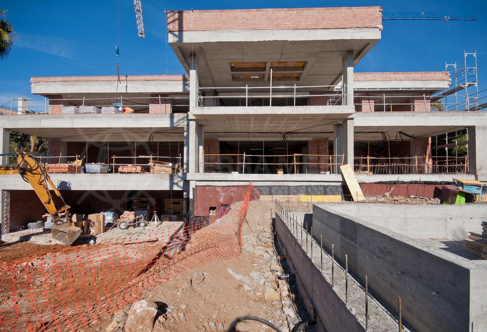 Fase 6: construcción de las piscinas y excavación del acceso al garaje