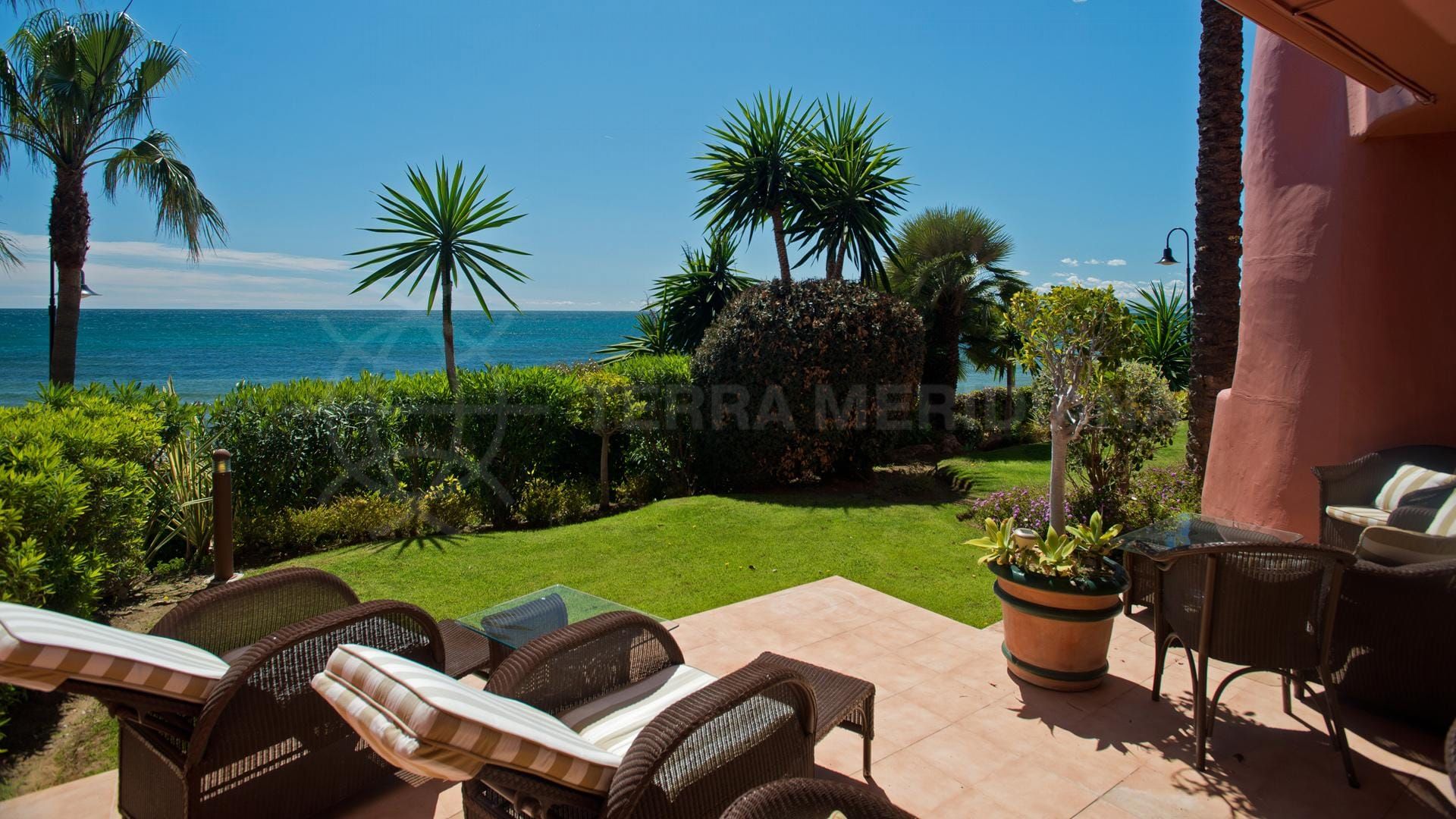 Menara Beach guide | Living in Menara Beach, Estepona