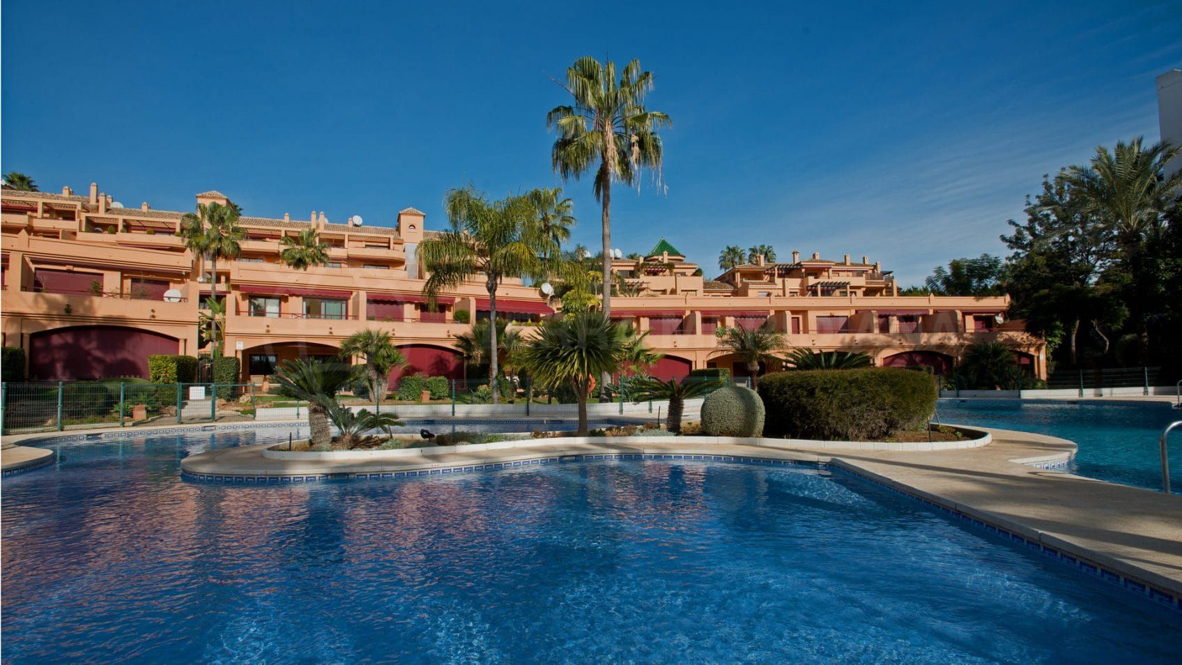 Riviera Andaluza, idyllic frontline beach in Estepona