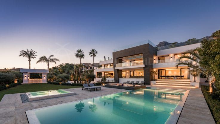 Villa Mozart: Splendeur architecturale sur les hauteurs de Sierra Blanca, Marbella