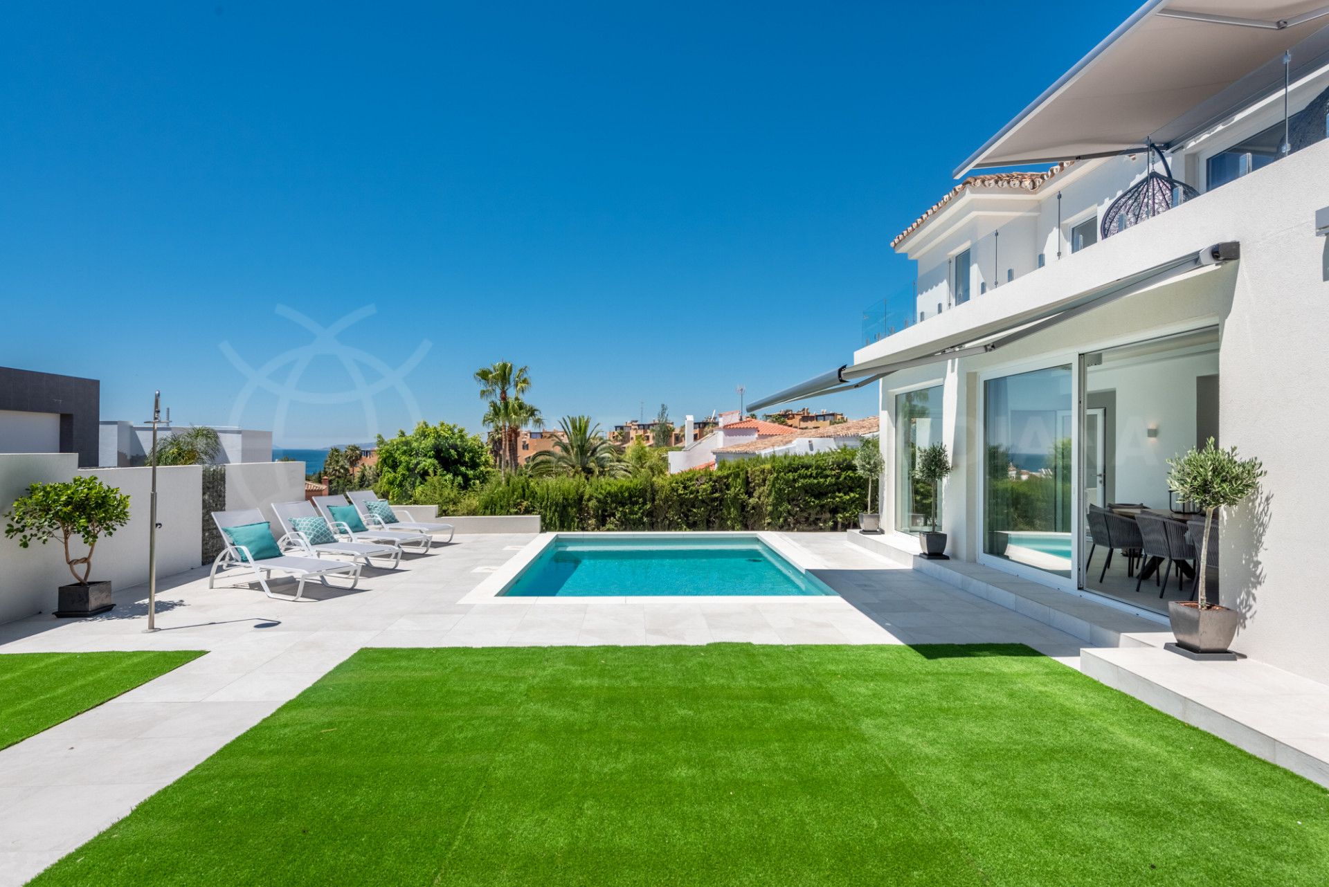 Modern villa with garden in Seghers