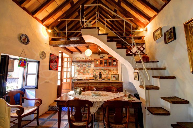 Gran casa de estilo tradicional en venta en el centro de Estepona