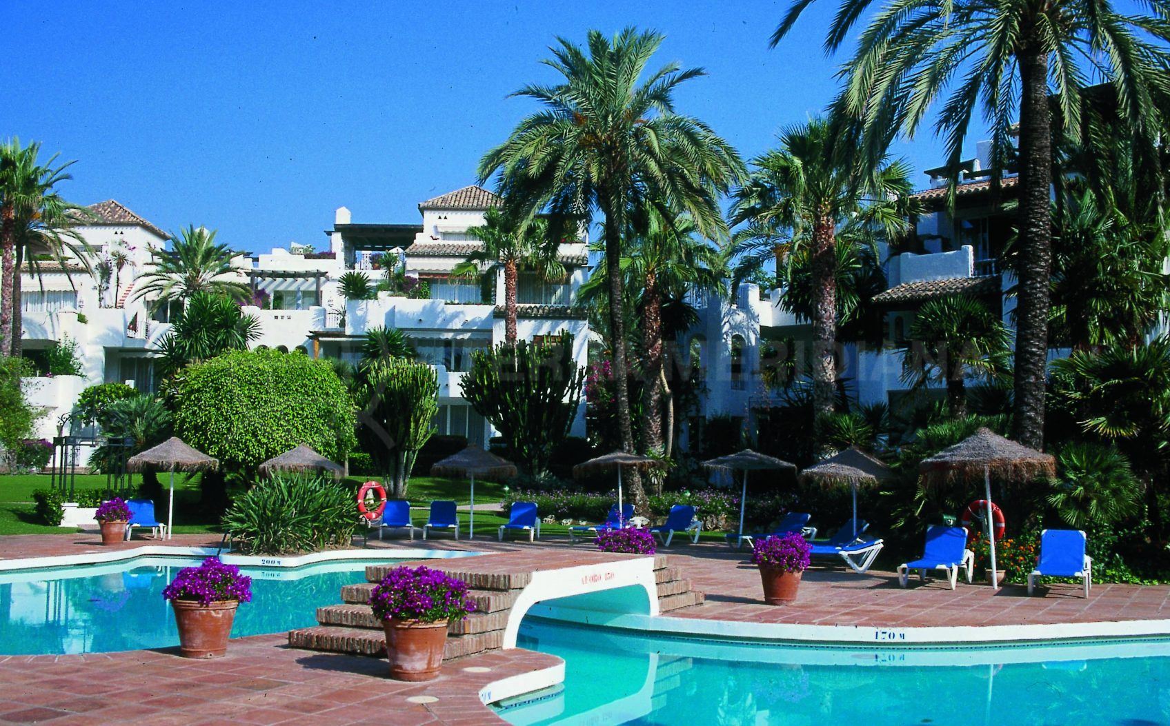 Urbanizaciones de primera línea de playa en Estepona Alcazaba Beach