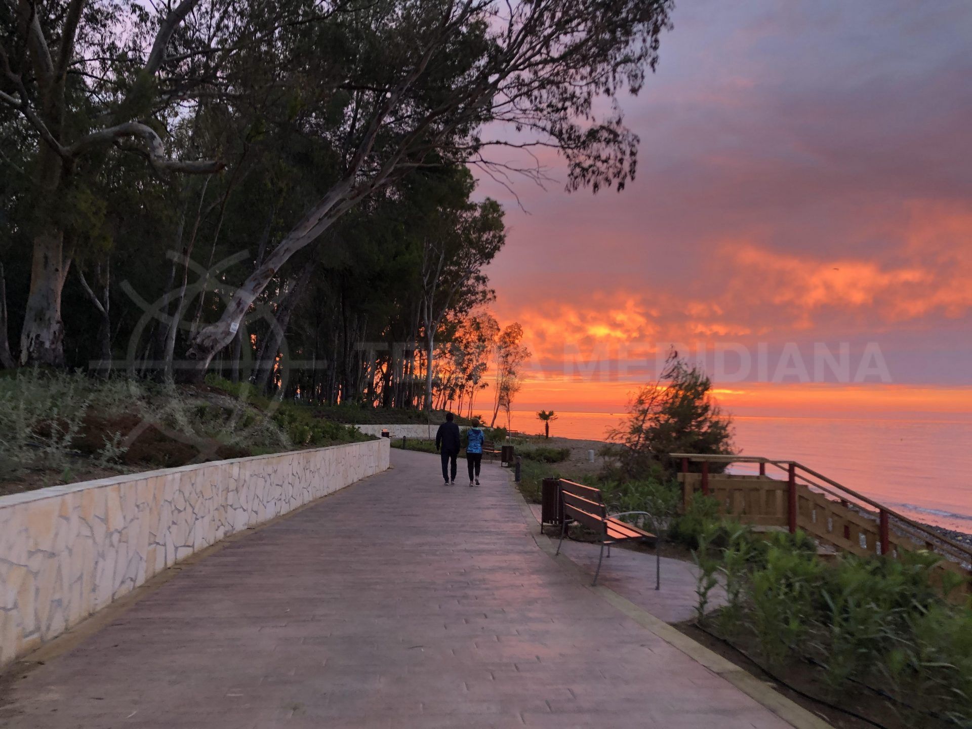 Un nuevo tramo del camino costero conecta a Estepona