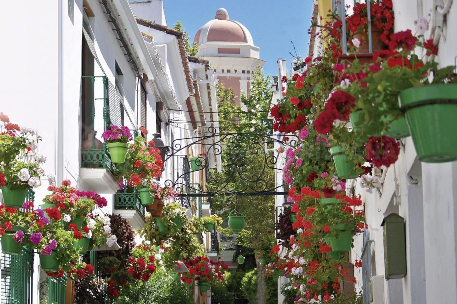 Calle típica en el casco antiguo de Estepona