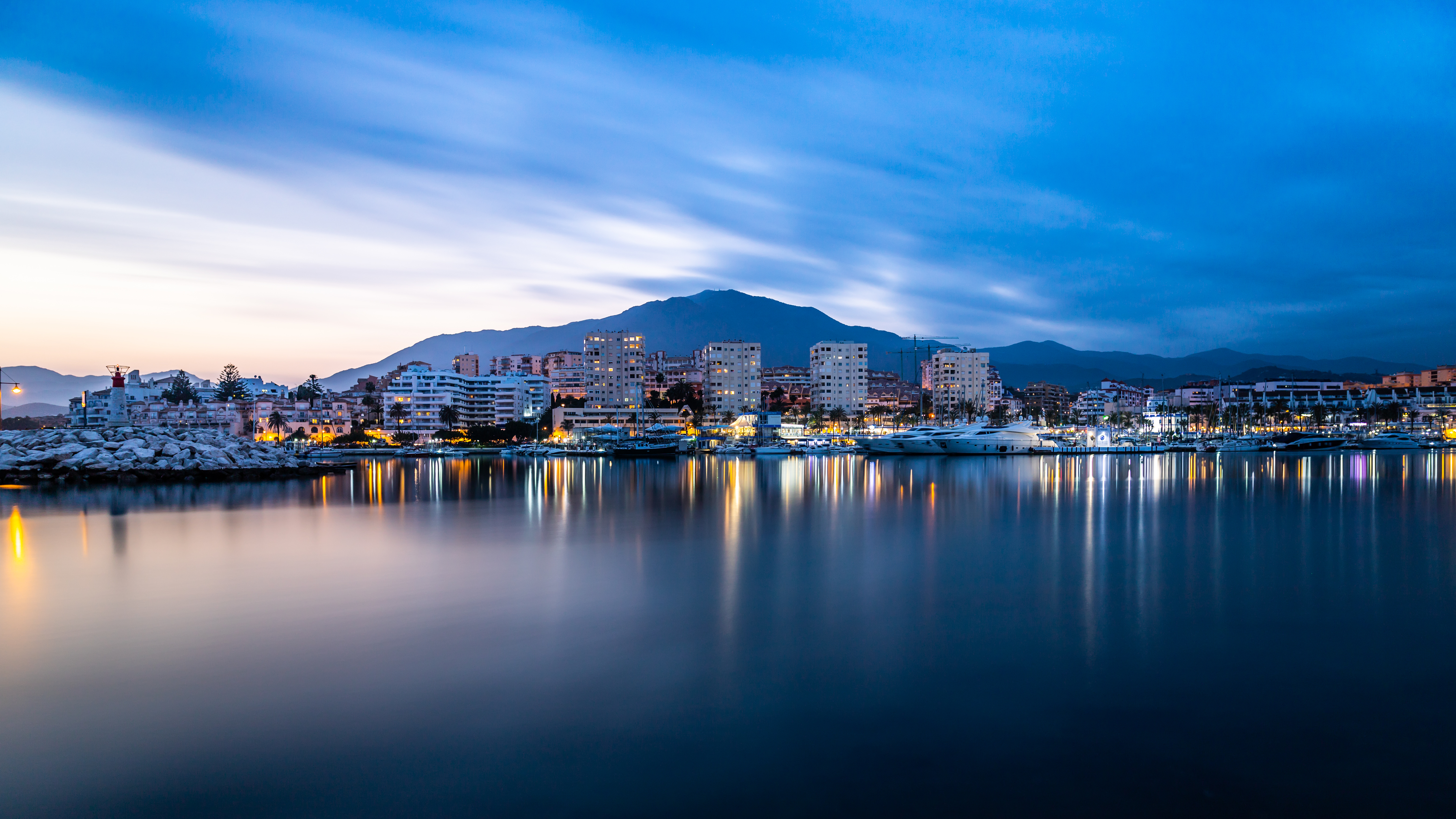 Estepona lanza un plan de apoyo a la economía local