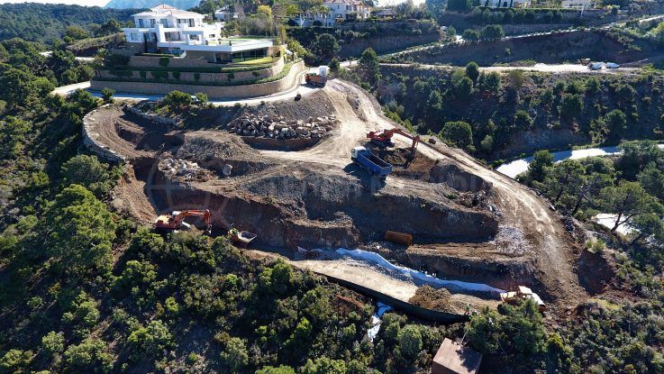 Fase 1 – Movimiento de tierras, preparación del terreno, construcción de muros de retención