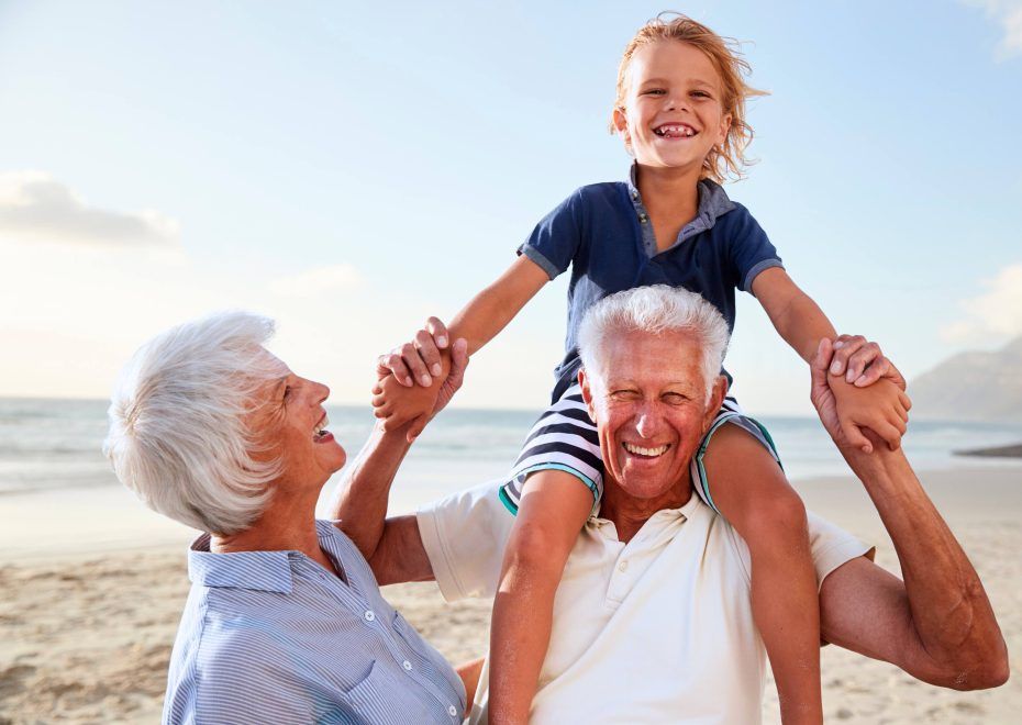 Abuelos en la playa